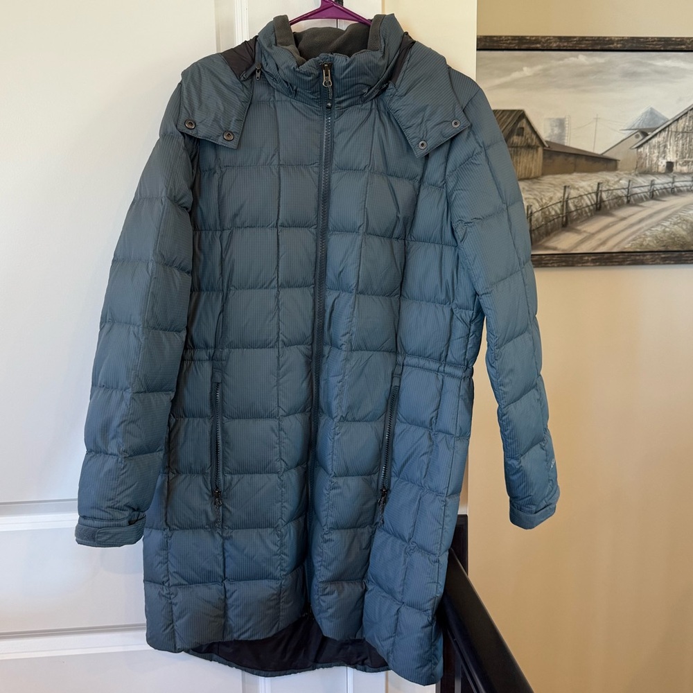 Eddie Bauer Women's Puffer Jacket in Gray Blue
